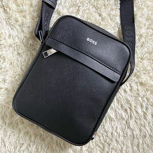 【現行モデル! 極美品】HUGO BOSS ヒューゴボス サコッシュ ショルダーバッグ ボディ ロゴ ビジネス 本革 レザー メンズ ブラック 斜め掛け