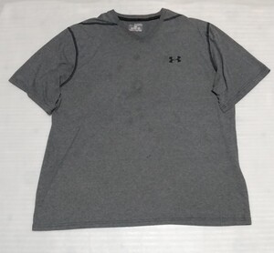 ☆UNDER ARMOUR 半袖Tシャツ2XLサイズ スポーツLOOSEティーHEATGEARフアッションTEEアンダーアーマー ダークGLAYグレイ黒色ブラック ラバー