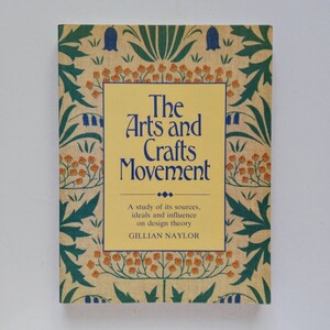 z1.. 【 洋書 】The Arts and Crafts Movement: A Study of Its Sources, Ideals and Influence on Design Theory English Edition 1990年