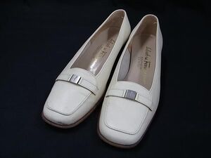 ■美品■ Salvatore Ferragamo フェラガモ レザー パンプス 表記サイズ 5 1/2 (約23.0?) シューズ 靴 アイボリー系 DF9470