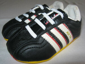 ★中古品 箱無し 2006年 adidas アディダス ベビーシューズ US2K 11cm ブラック 黒 靴底ドイツ国旗カラー ファーストシューズ ベビー靴★