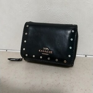 COACH 三つ折り 財布 黒 レザー ファスナーに不具合 スタッズ付 