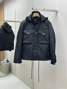 PRADA　メンズジャケット　ブラック系　ブルゾン　プラダ　カジュアル　フード付き　無地　上着　秋冬用　サイズ50　1000円～