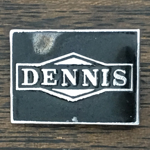 デニス ロゴ ピンバッジ ブラック DENNIS Logo Pin 自動車 車 トラック Car UK England Pins