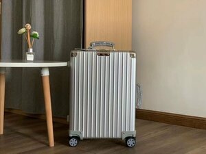 RIMOWA リモワ Classic Fight 機内持ち込み用スーツケース スーツケース 20インチ 37リットル 中古 1