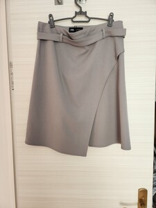 ZARA　アシンメトリー　スカート　膝丈　サイズM　大きめ　新品