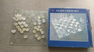 ガラス製　チェス　駒１つ割れ
