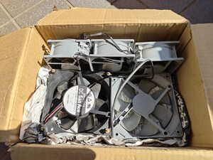 PCファン まとめ売り ジャンク扱い 推定7個 CPUクーラー 冷却装置 ケースファン MacPro用 0827-003