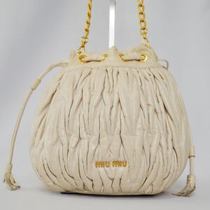 【極美品 ゴールド金具】MIU MIU ミュウミュウ チェーン ショルダーバッグ マトラッセ ギャザー サコッシュ ワンショルダー アイボリー