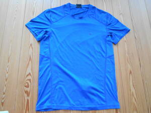 送料込　ピークパフォーマンス　半袖Tシャツ　濃い青い　Sサイズ（日本くらい）peakperformance