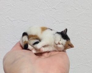 ＊obu＊ハンドメイド＊ 羊毛フェルト　猫 和猫 三毛猫 ねこ 炬燵ねこ 手のひらサイズ