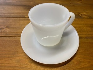 Fire King /ファイヤー キング / WHITE MILK GLASS / マグカップ / コヒーカップ/ ティーカップ/ ビンテージ /ソーサー付き/送料無料.2