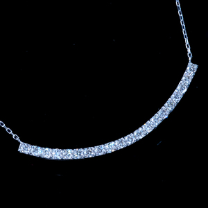 *PN6435WG【Crescent Moon Diamond Necklace】令和新作！天然大粒絶品ダイヤモンド１．００ct 最高級18金WG無垢ネックレス 新品