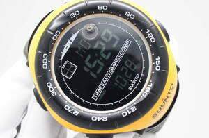 J136●作動良好 SUUNTO スント VECTOR ベクター デジタル メンズ腕時計 YELLOW イエロー お洒落 クォーツ