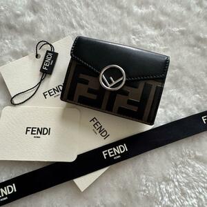 【極上美品】 111 FENDI フェンディ 3つ折り財布