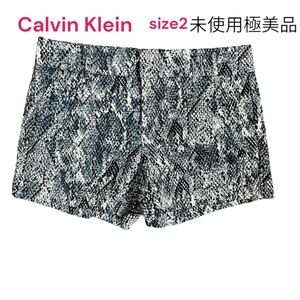 未使用極美品　カルバンクライン　スネーク柄ショートパンツ　Calvin Klein 2、M、9号 ショートパンツ