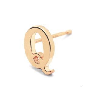 【バラ売り/1個】 ピアス 18金 ピンクゴールド Q イニシャルのピアス アルファベット 文字｜K18PG 18k レディース メンズ