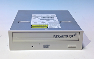 超美品 Plextorの生んだ傑作CD-Rドライブ Plextor PlexWriter Premium2