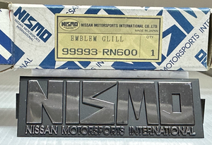 NISMO 99993-RN600 EMBLEM GLILL NISSAN SKYLINE GT-R・ ニスモ 絶版 ビンテージ グリル用 エンブレム 旧ロゴ　当時物 新品未使用品