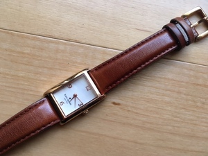 レア 良品程度 良デザイン Kate Spade ケイト スペード NEWYORK シェル文字盤 ゴールド 純正尾錠 クオーツ レディース 腕時計