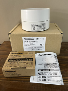 Panasonic LGW51762WCE1 シーリングライト LEDフラットランプ付き( LLD41001CE1 ) 電球色 防雨型 天井直付型 パナソニック