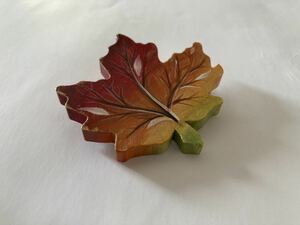 楓 落ち葉 ブローチ 木製 ハンドメイド トールペイント