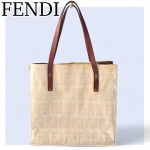 希少FENDI イタリア製 ズッカ柄 ヌメ革使用　トートバッグ　肩掛け　レザー　フェンディ　ショルダーバッグ　キャンバス　