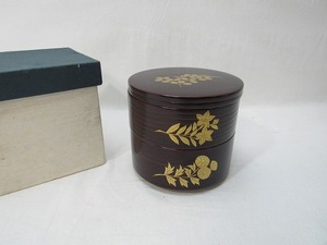 Y210024【 美品 茶道具 木製溜塗 丸二段 重箱 金彩花蒔絵 内朱 紙化粧箱 】検)懐石道具 弁当箱 和食器 茶器 茶会 蓋物 茶席 花見 美術品 ⅰ