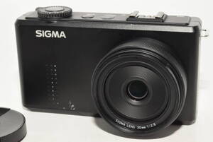 241209★良品★SIGMA デジタルカメラ DP2Merrill 4,600万画素 FoveonX3ダイレクトイメージセンサー(APS-C)搭載 929121