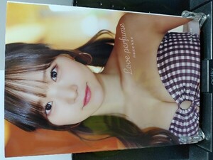 稲場愛香 写真集 Love perfum　申し訳ないです。このアプリにバージョンアップして写真が縦に掲載できません