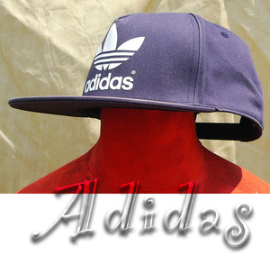 即決■adidas■それはネイビーだけに許してcap■古着