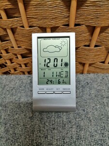 天気予報・温度・湿度・アラーム・カレンダー　デジタル置時計