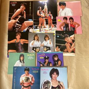 n 2656 ライオネス飛鳥&長与千種／ダンプ松本／デビル雅美／他　プロレス　女子プロレス　ポスター　切り抜き　当時物　11点セット