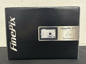 A3　FUJIFILM　富士フィルム　Finepix F11　コンパクトデジタルカメラ　元箱付き　シルバーカラー　通電確認済み　付属品多数　現状品