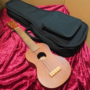 Q28【美品/弦調整OK】フェイマス ウクレレ Famous UKULELE FS-1 ソフトケース付き 日本製 弦楽器