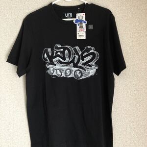 新品タグ付　M 黒色　ユニクロ　tシャツ　カウズ　KAWS