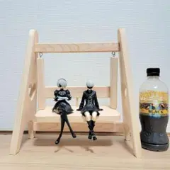 匿名スピード配送　木製ブランコ型フィギュアスタンド