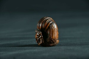 【古美術】鶏 根付 Netsuke 精密 彫刻 超絶技巧 彫塑 提げもの 提物 形彫 酉 干支 縁起物