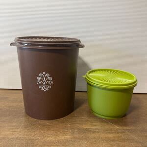 1円スタート Tupperware タッパーウエア 茶色 緑 2個セット 保存容器 インテリア 密閉容器 昭和レトロ 中古 (2-4