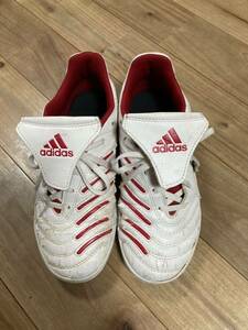 フットサルシューズ　室内用　adidas アディダス　22.5 キッズ