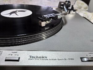 Technics ダイレクトドライブ レコードプレイヤー　SL-D303