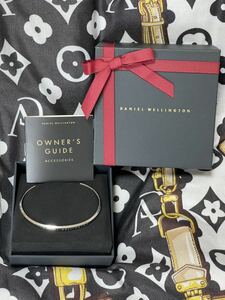 【半額セール】専用ケース付　ダニエルウェリントン DANIEL WELLINGTON ブレスレット　Daniel Wellington バングル ホワイトカラー