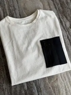 ホワイトコットンTシャツ ブラックポケット付き　サイズメンズM