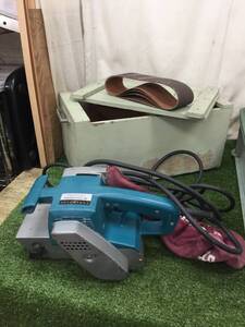 【中古品】makita 電気ベルトサンダ 9900B /ITFSUELV9090