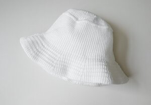 【送料無料 50%OFF 新品】HICOSAKA ◆ Knit Bucket Hat ニット 白 バケットハット 軽量 シーズンレス 男女兼用 ヒコサカ ◆H306