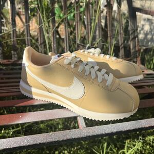 新品未使用　ナイキ　NIKE W CORTEZ DN1791-200 コルテッツ セサミ w23.5cm ナイキ ベージュ レザー スニーカー 