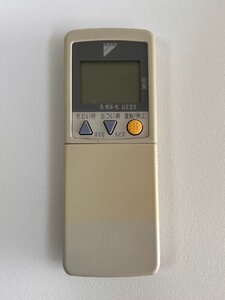 【電池付き】★中古★ダイキン(DAIKIN)　ARC418A2　エアコン　エアコンリモコン　クーラー　クーラーリモコン