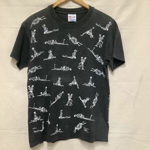 M5.ビンテージプリントTシャツ古着アメカジUSA製アメリカ製フリー＆イージーマイフリーダムサイズMブラックガイコツ外骨ヘインズ1990年