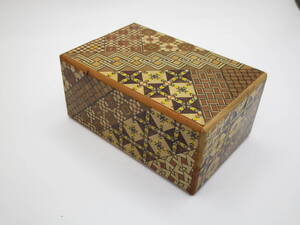 即決　箱根 寄木細工　ひみつ箱 箱付き 伝統工芸品 パズル PuzzleBox HAKONE made 日本製 DXサイズ/レア　からくり箱　小箱（DLLMU