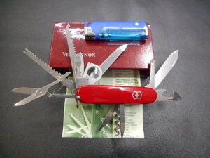 ナイフ　ビクロリノックス　VICTORINOX 　ツールナイフ　オリジナル箱入り　　（－－－）